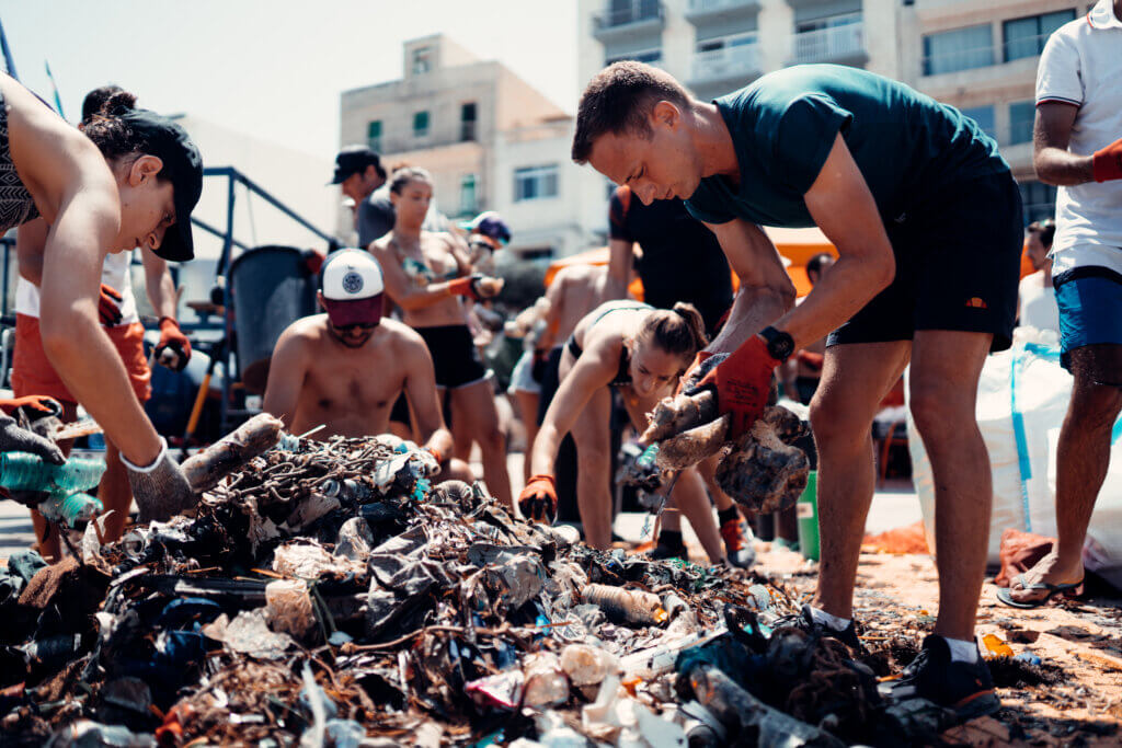 Podwodne sprzątanie śmieci na Malcie - Arkadiusz Srebnik