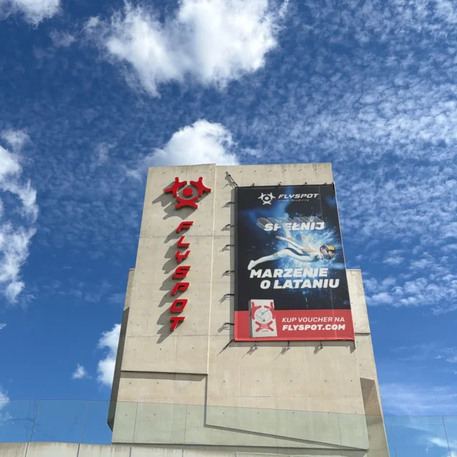 Nie zawsze idę pod wodę ;) Dziś @flyspot_indoorskydiving ale z ekipą z @deepspotpoland ;)